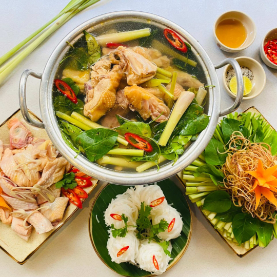 lẩu gà lá giang
